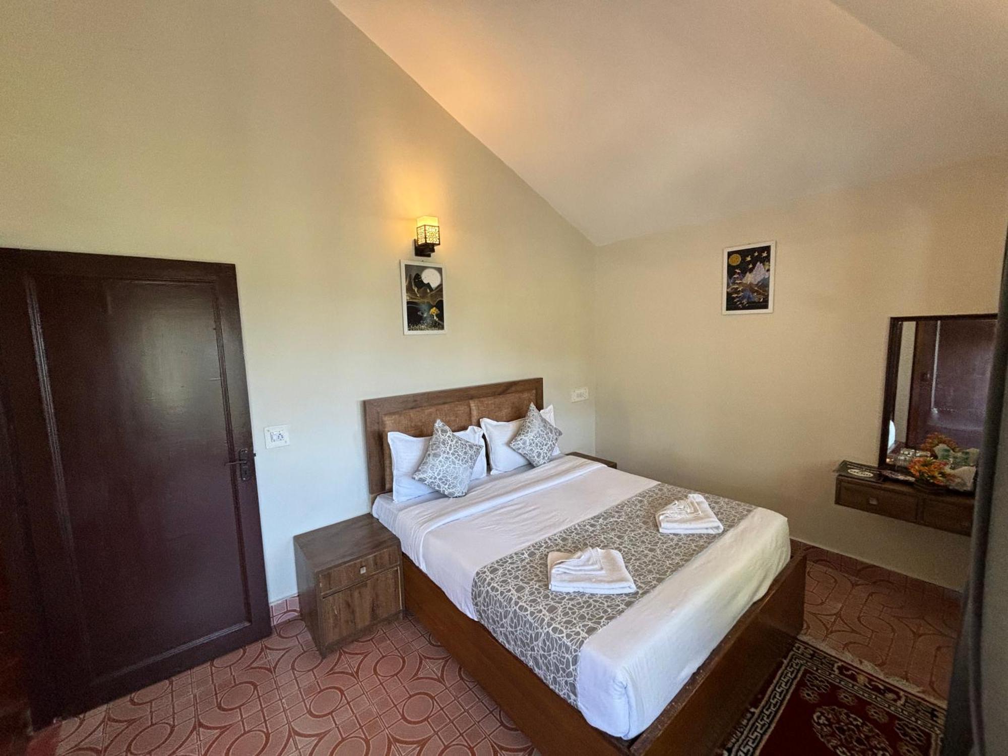 Kumaon Roop Resort Near Kainchi Dham 나이니탈 외부 사진